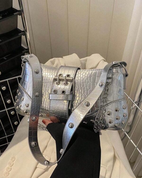 Mini bag vintage con remaches. - Imagen 2