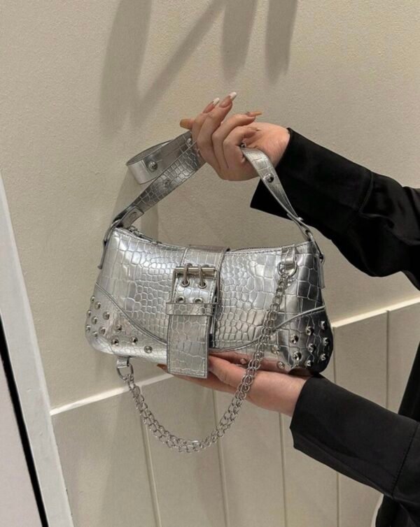 Mini bag vintage con remaches.