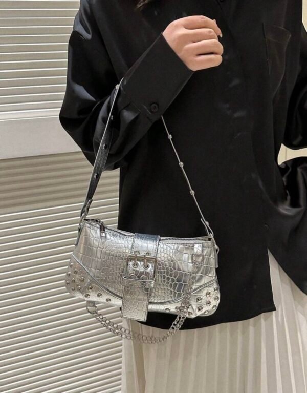 Mini bag vintage con remaches. - Imagen 3